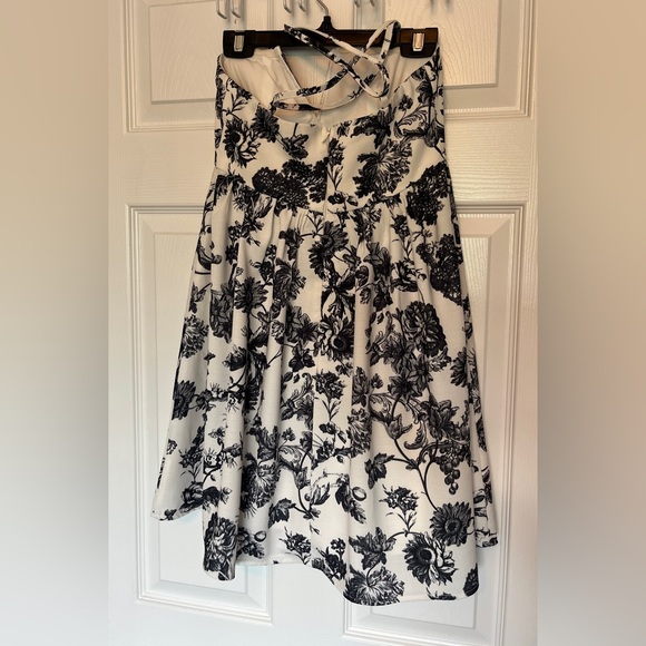 Dotti B&W Floral Dress - Picture 5 of 8
